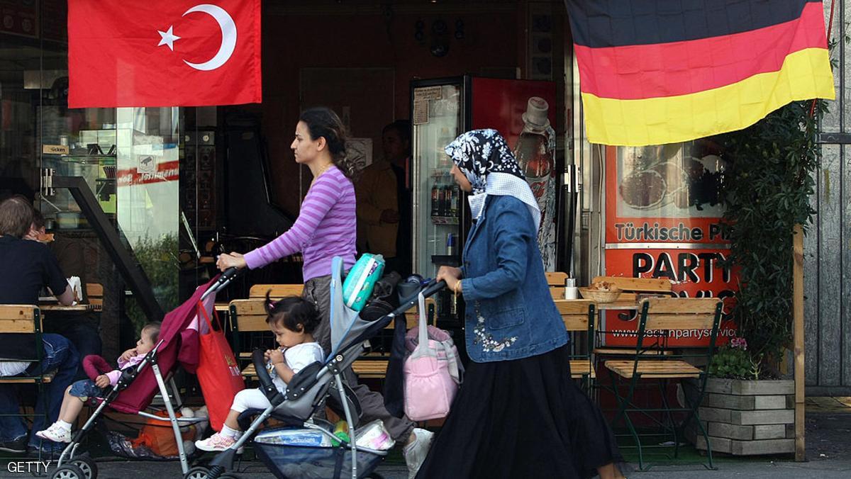 ألمانيا تحقق مع 20 تركيا بتهمة التجسس 