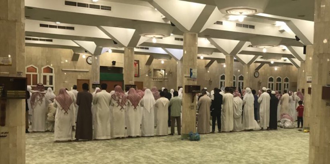 في 3 ليال.. إمام مسجد سعودي يتلو القرآن كاملًا خلال صلاة التراويح‎ 