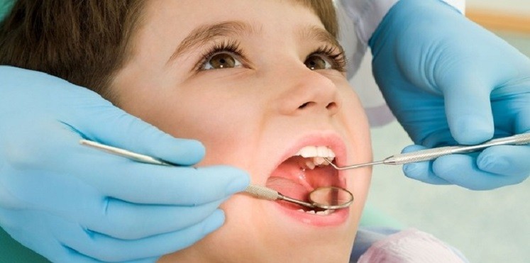 السعوديون يستقبلون قرار توطين أطباء الأسنان بابتسامة ناصعة 