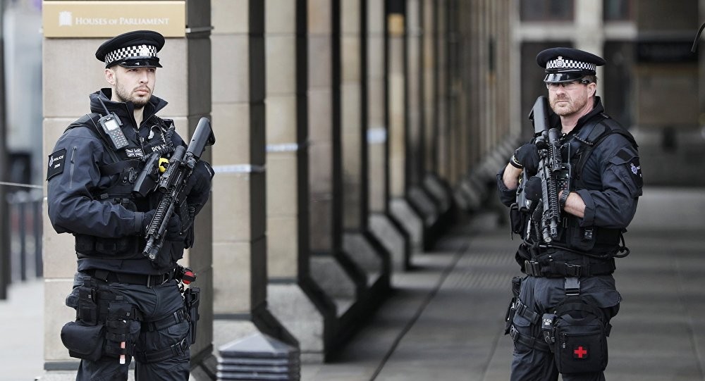 شرطة لندن تعتقل مراهق آخر للاشتباه بتورطه في هجوم بمواد حارقة 
