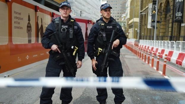 الشرطة البريطانية تقبض على 6 بشبهة التخطيط لعمليات إرهابية 