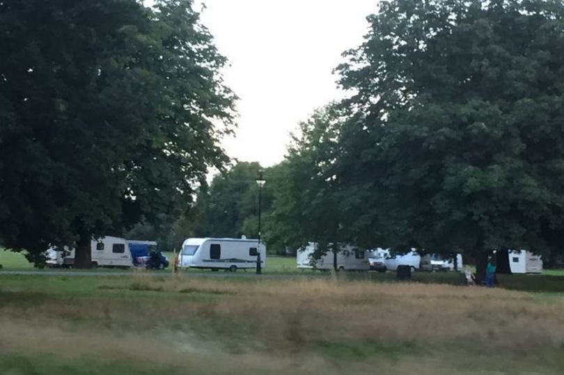 مطالبات من السكان في "إيلينغ كومون" غرب لندن بإزالة المخيمات الغير قانونية 