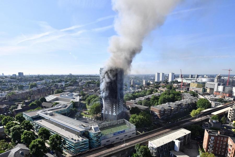 السكان يطالبون مجلس "كينغستون" في لندن بقطع العلاقات مع منظمة إدارة برج "غرينفيل" 