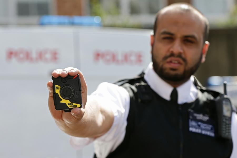 ضباط الشرطة في لندن يزودون بكاميرات محمولة على الرأس 