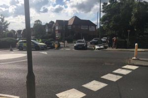 إصابة ضابطي شرطة في حادث تصادم بإيجوار لندن 