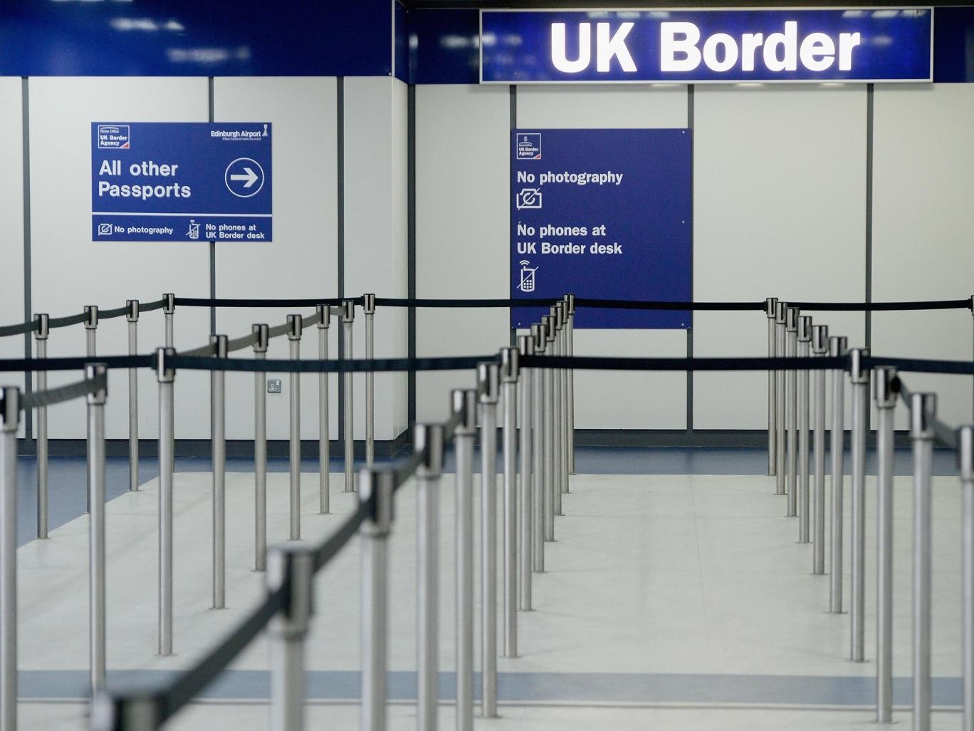بريطانيا لن تضع قيودًا على مواطني الاتحاد الأوروبي المسافرين إليها عبر الموانئ أو المطارات 