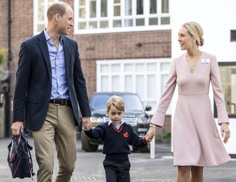 الأمير جورج يقضي يومه الأول بالمدرسة في لندن 