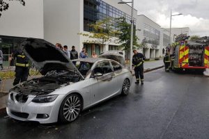 بالصور .. إنفجار مروع لسيارة BMW  في شارع شرق لندن 