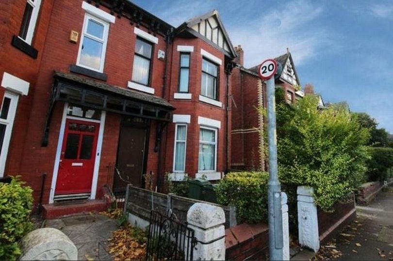 منزل فخم في جنوب مانشستر south Manchester يعرض للبيع بسعر منخفض تعرف على السبب؟ 