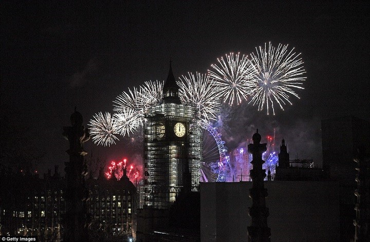 بالصور: لندن تستقبل العام الجديد بأجراس «بيج بن» 