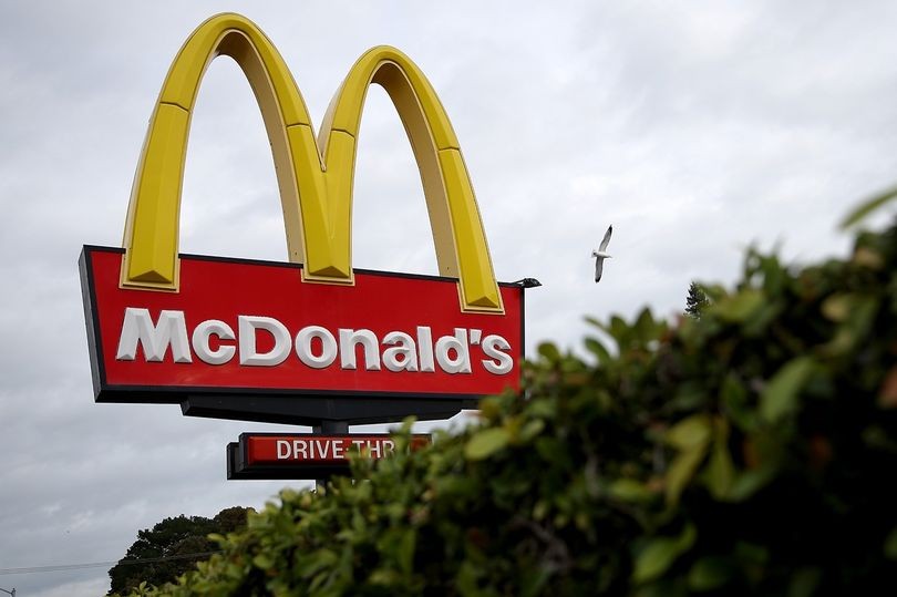 شركة ماكدونالدز البريطانية ترفع أجور عمالها بعد انتظار 10 سنوات 