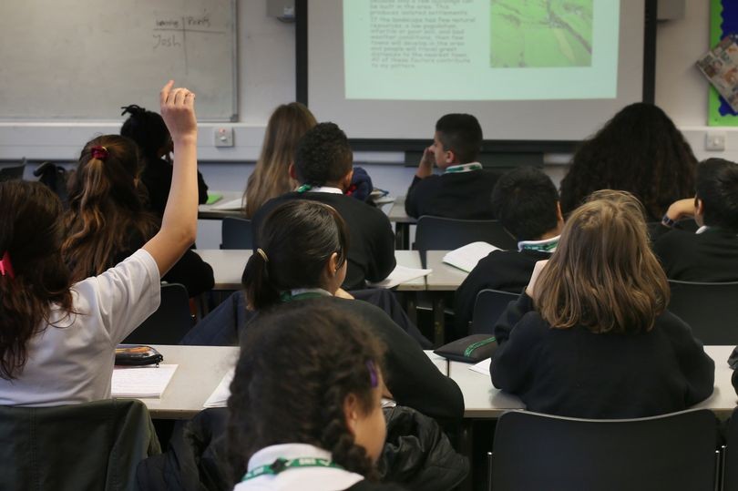أرقام رسمية تكشف عن أسوأ المدارس في انجلترا.. هل مدرسة طفلك في القائمة؟ 