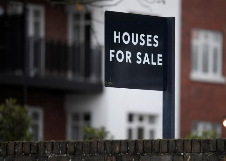 هاليفاكس: تراجع أسعار المنازل في بريطانيا لأول مرة منذ يونيو 