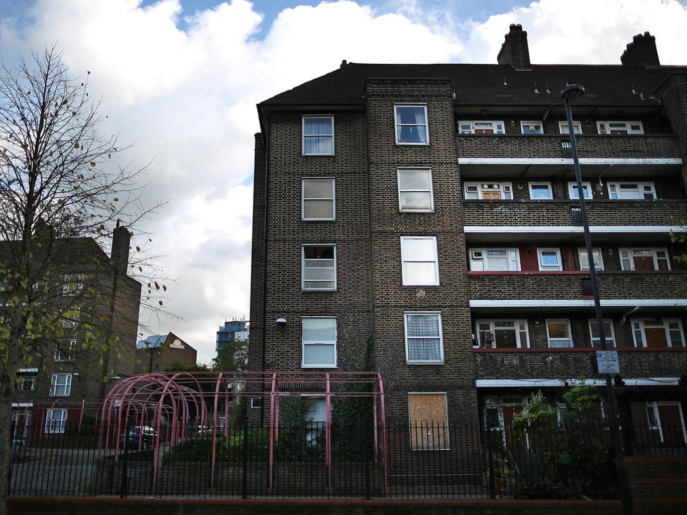 دراسة: آلاف المنازل في بريطانيا فارغة في حين يملأ المشردين الشوارع 