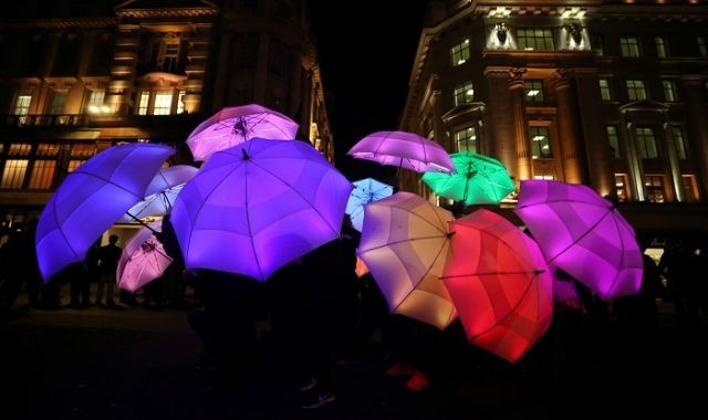 صور.. انطلاق مهرجان "الأضواء المبهرة" في لندن 
