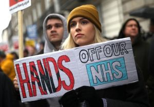 مظاهرات في لندن تدعو لإصلاح أزمة نظام الرعاية الصحية NHS 