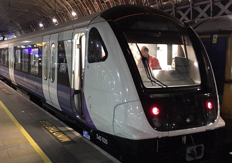 بالصور: إطلاق تجربة أول القطارات على خط إليزابيث Elizabeth الجديد في لندن 