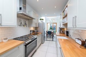 منزل في غرب لندن يعرض للبيع بسعر مليون جنيه استرليني رغم انخفاض أسعار المنازل 