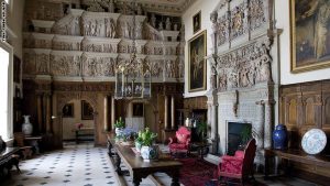 كيف تحافظ على قصر بريطاني ريفي فخم في القرن الـ21؟ 