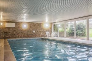 بالصور: الآن احصل على منزل فخم في بريطانيا مع حمام سباحة وساونا وبسعر مذهل!! 