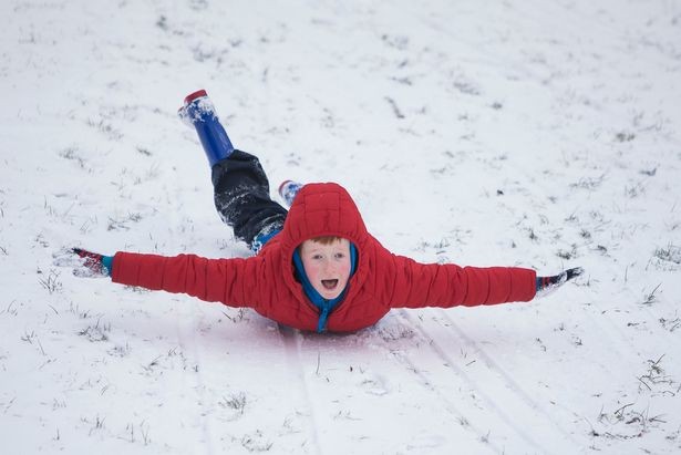 إغلاق أكثر من 1200 مدرسة في المملكة المتحدة بسبب الثلوج الشديدة .. هل مدرستك بينهم؟؟ 