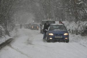 هل بوليصة تأمين سيارتك لا تزال صالحة خلال تحذيرات الثلوج؟ 