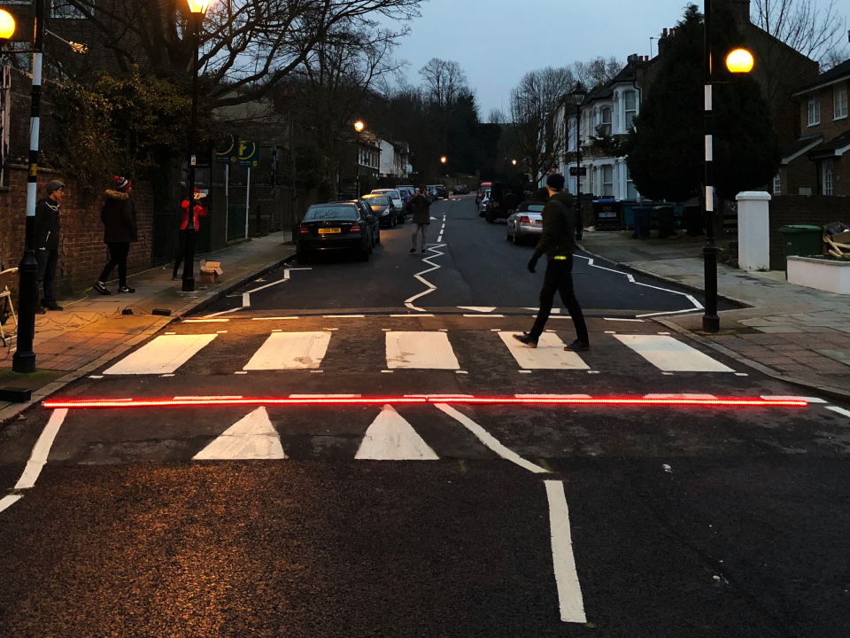 ابتكارات جديدة بريطانية في مواضع عبور المشاة Zebra Crossings تساهم في الحد من حوادث الطرق 