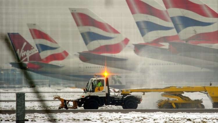 8 درجات تحت الصفر.. الثلوج تشل مطارات لندن 