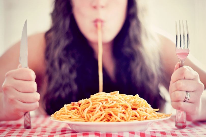 دراسة: معظم البريطانيين يأكلون نفس الوجبات كل يوم ويفتقر نظامهم الغذائي إلى الألياف 