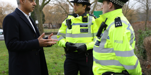 لندن تنشر 300 شرطي إضافي لمواجهة جرائم العنف 