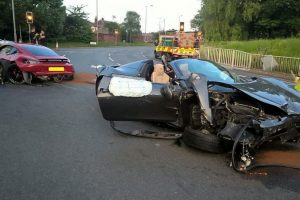 بالصور: تحطم سيارتي فيراري وبورش في حادث تصادم جنوب يوركشاير 