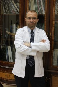 طريقة جديدة لعلاج الروماتيزم تعكس براعة الدكتور ضياء الحاج حسين في الجمع بين الطب التكميلي والحديث 