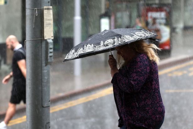 توقعات بهطول أمطار غزيرة على المملكة المتحدة في نهاية موجة الصيف الحارة 