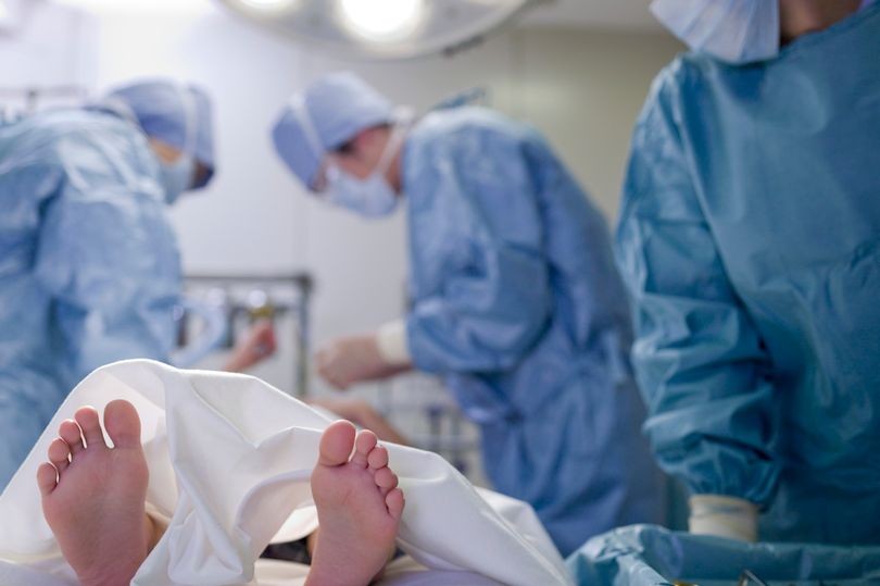 إلغاء 18.600 عملية جراحية للأطفال البريطانيين في العام الماضي 