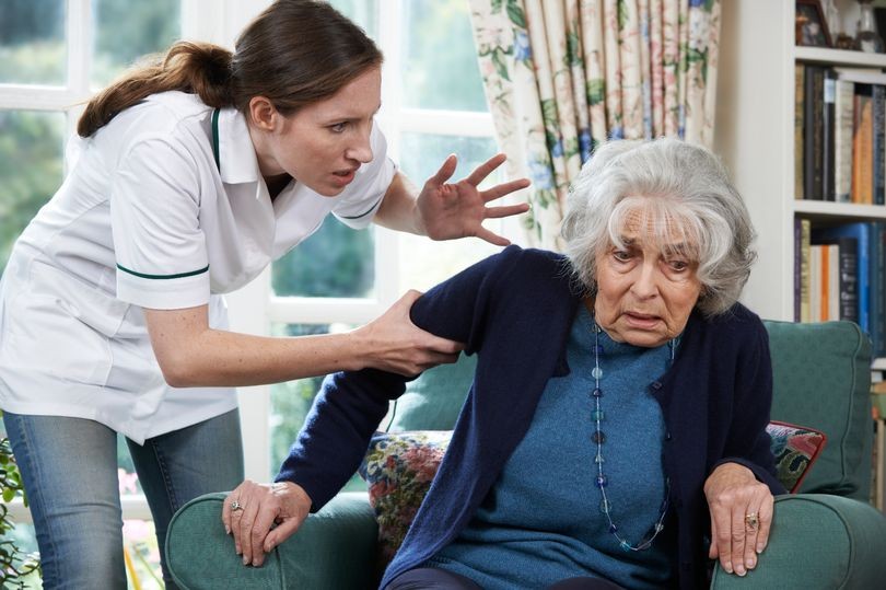ما وضع المسنين في دور الرعاية في بريطانيا؟ 