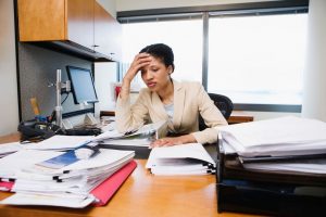 كيف تعرف ما إذا كنت تعاني من الإجهاد في العمل أم لا؟ 