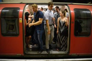 آلاف الأشخاص يتعرضون للإغماء داخل قطارات الأندرغراوند في لندن 