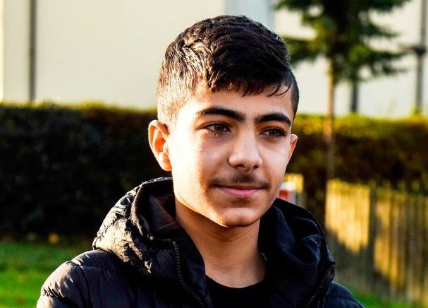 تصريحات جديدة و مفاجئة لشقيق الفتى المعتدي على الشاب السوري بخصوص شقيقه و والدته 