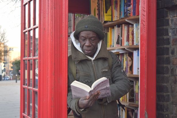 تعرّف على أصغر مكتبة في لندن 