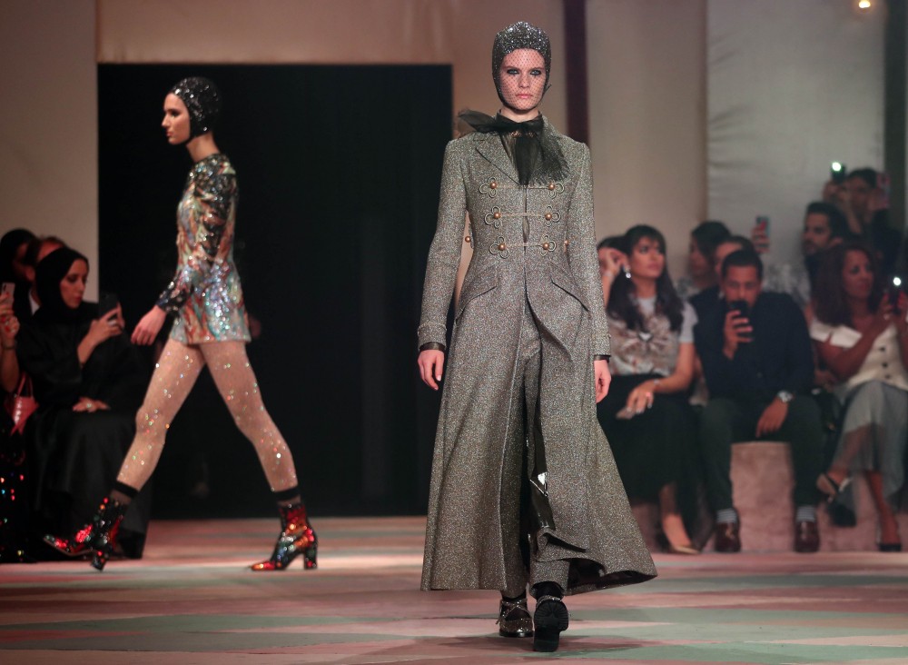 للمرة الأولى دبي تحتضن عرض أزياء "ديور" العالمية 