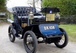 بالصور: عمرها 118 سنة.. أقدم سيارة في بريطانيا معروضة للبيع 