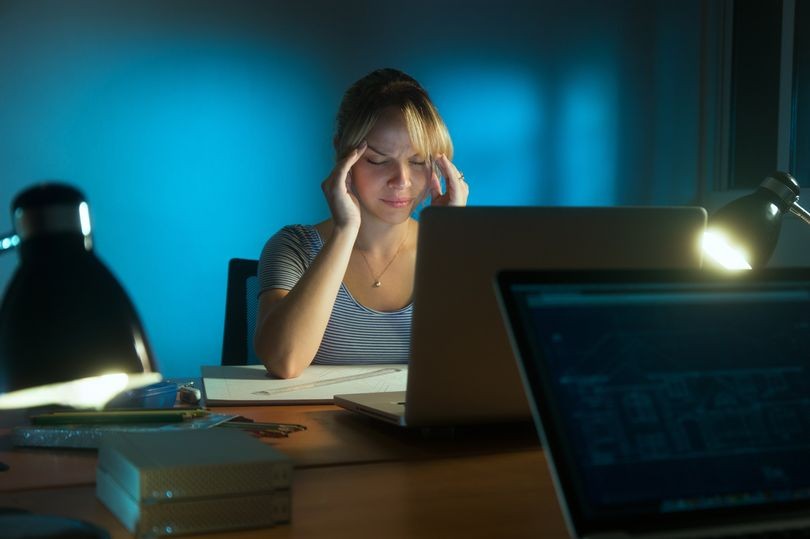 دراسة: الأشخاص الذين يعملون لساعات طويلة هم أكثر عرضة للإصابة بالسكتة الدماغية 