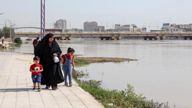 مشروع سكك حديد تربط بين إيران وميناء اللاذقية السوري عبر العراق 