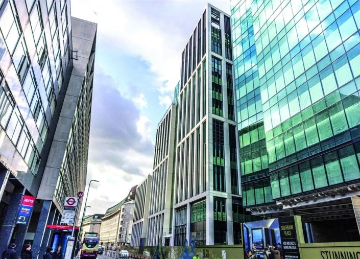 بنك HSBC الدولي يعتزم استئجار أحد الأبنية القطرية في لندن 