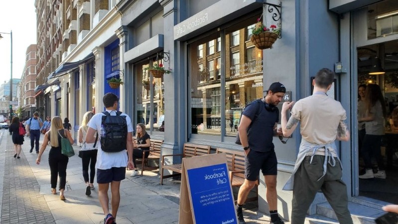 فيسبوك يفتتح أول مقهى في بريطانيا لتشجيع المستخدمين على الاهتمام بإعدادات الخصوصية 