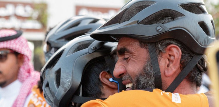لأهداف إنسانية.. رحلة حج تنطلق من لندن إلى مكة عبر الدراجات الهوائية 