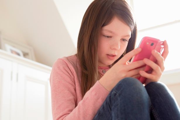 دراسة: الطفل البريطاني يحصل على أول هاتف محمول له في سن 11 عاماً 