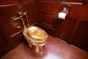 سرقة مرحاض ذهبي من قصر بلينهايم غرب لندن ! 