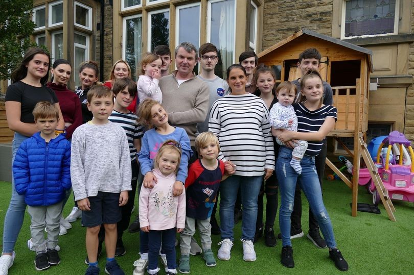 بالصور و الفيديو... أكبر عائلة في بريطانيا تنتظر مولودها الـ 22 