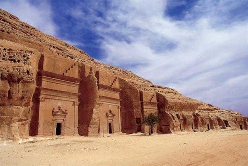 شركات سياحية عالمية تبدأ في تسيير رحلاتها إلى السعودية 